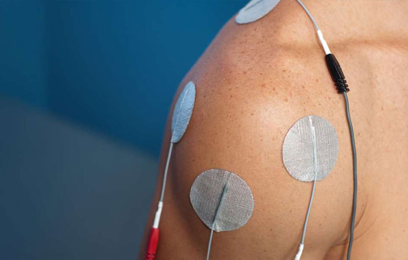 Konservative Therapie in München - Schulterspezialist Prof. Dr. med. Martetschläger Konservative Therapie (klassische Anwendungen wie Massage und Fango zur Entspannung, moderne Verfahren wie Stoßwellentherapie oder Eigenbluttherapie (ACP) sowie gezielte Injektionstherapien) in München - Prof. Dr. med. Martetschläger